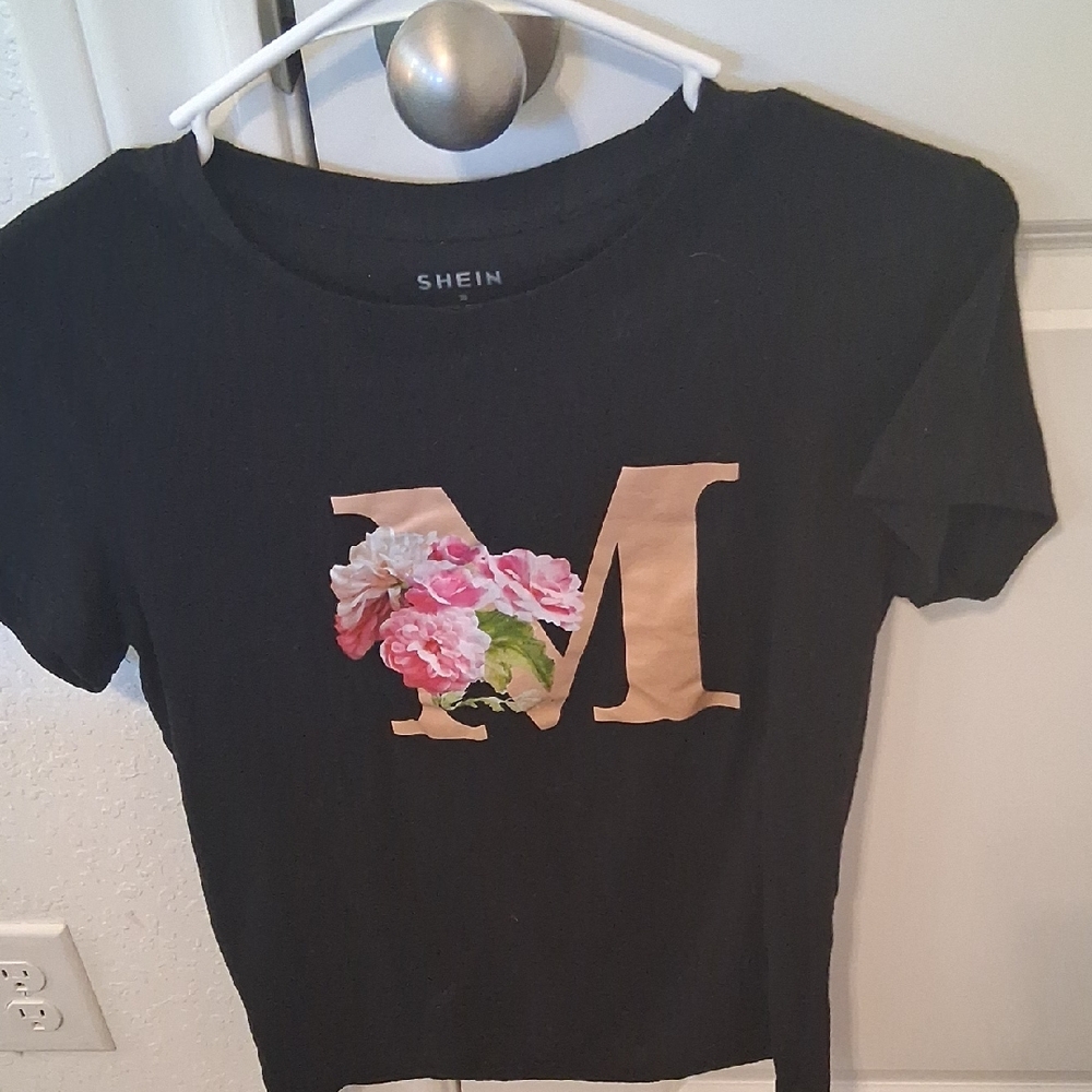 Black T-Shirt With Floral M